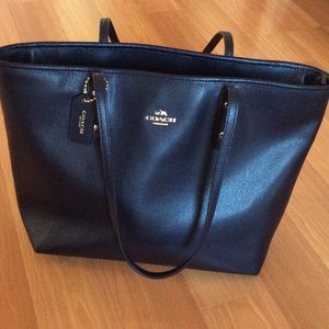 COACH Zip Tote in DarkestBlue/Black💙Make an Offer